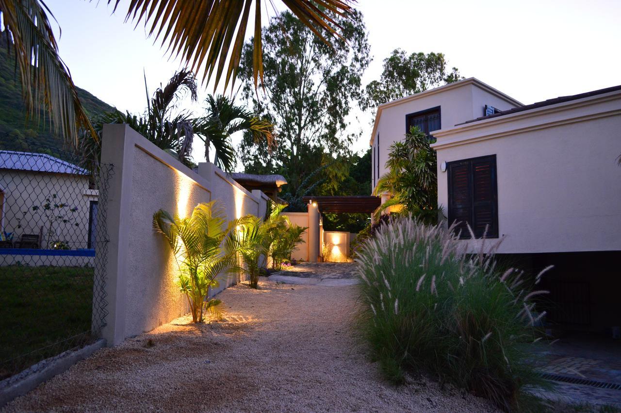 Le Gite Du Bonheur Guest House & Car Rental Tamarin Exterior foto